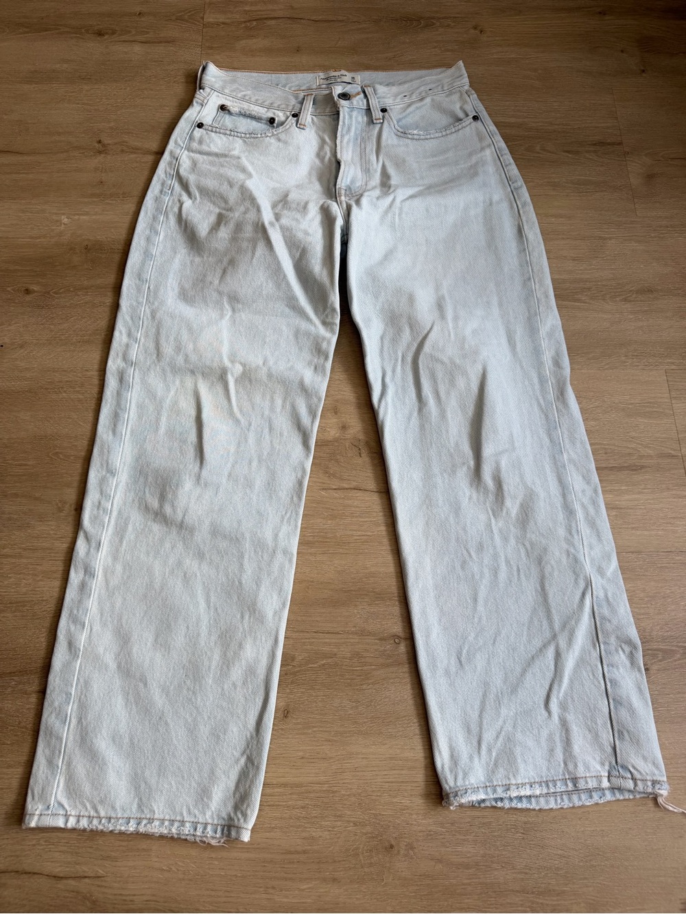 Abercrombie & Fitch Mid Rise Slouchy Jean Light Wash Size 26 Short